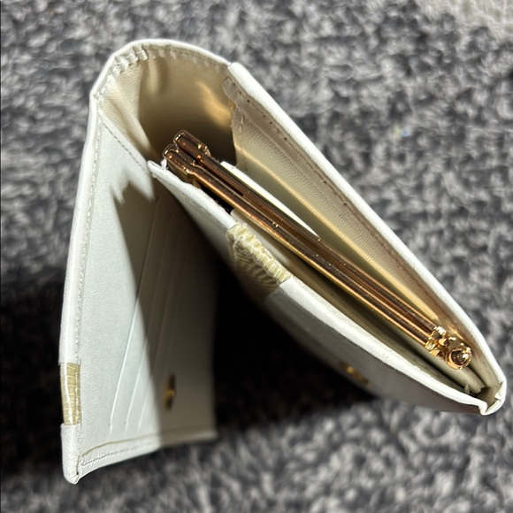 Elegant Vintage Givenchy Lizard White and Cream Women's Clutch/Wallet Kisslock - Picture 16 of 16